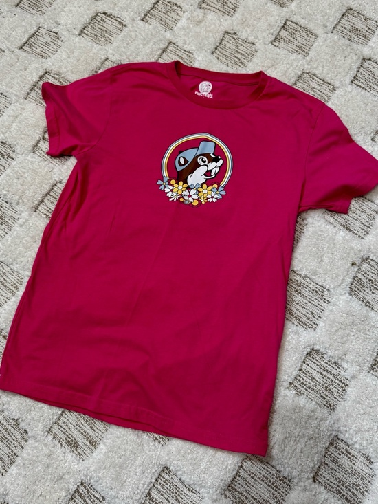 BUC-EE'S Tops - Buc-ee’s Happy Place Pink Graphic T-Shirt Women’s Small Floral Beaver‎ Tee